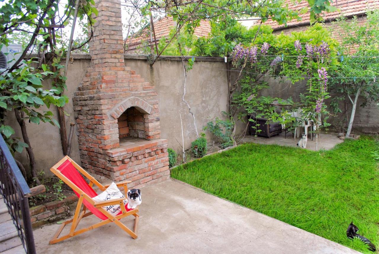 Big Three Apartments In Avlabari, Old ティビリシ エクステリア 写真