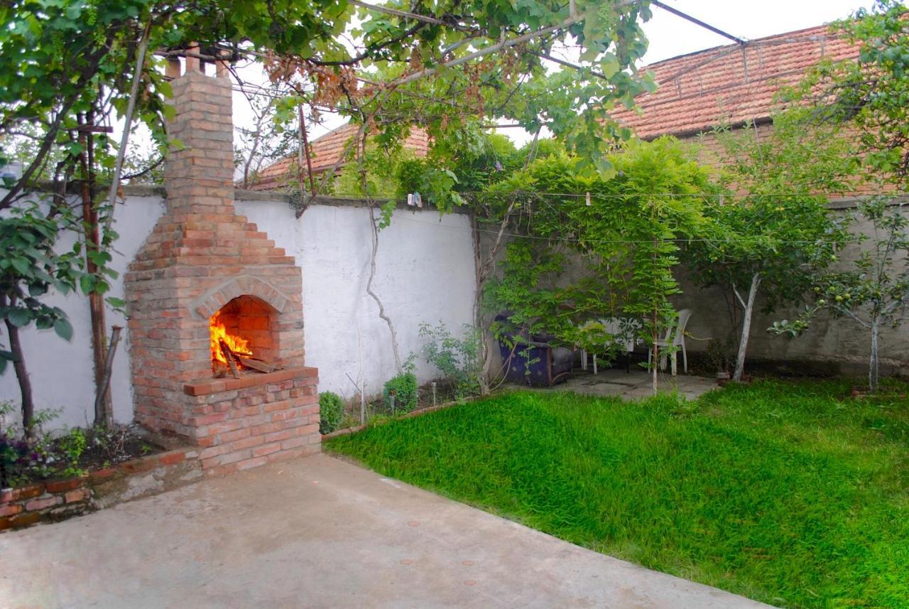 Big Three Apartments In Avlabari, Old ティビリシ エクステリア 写真